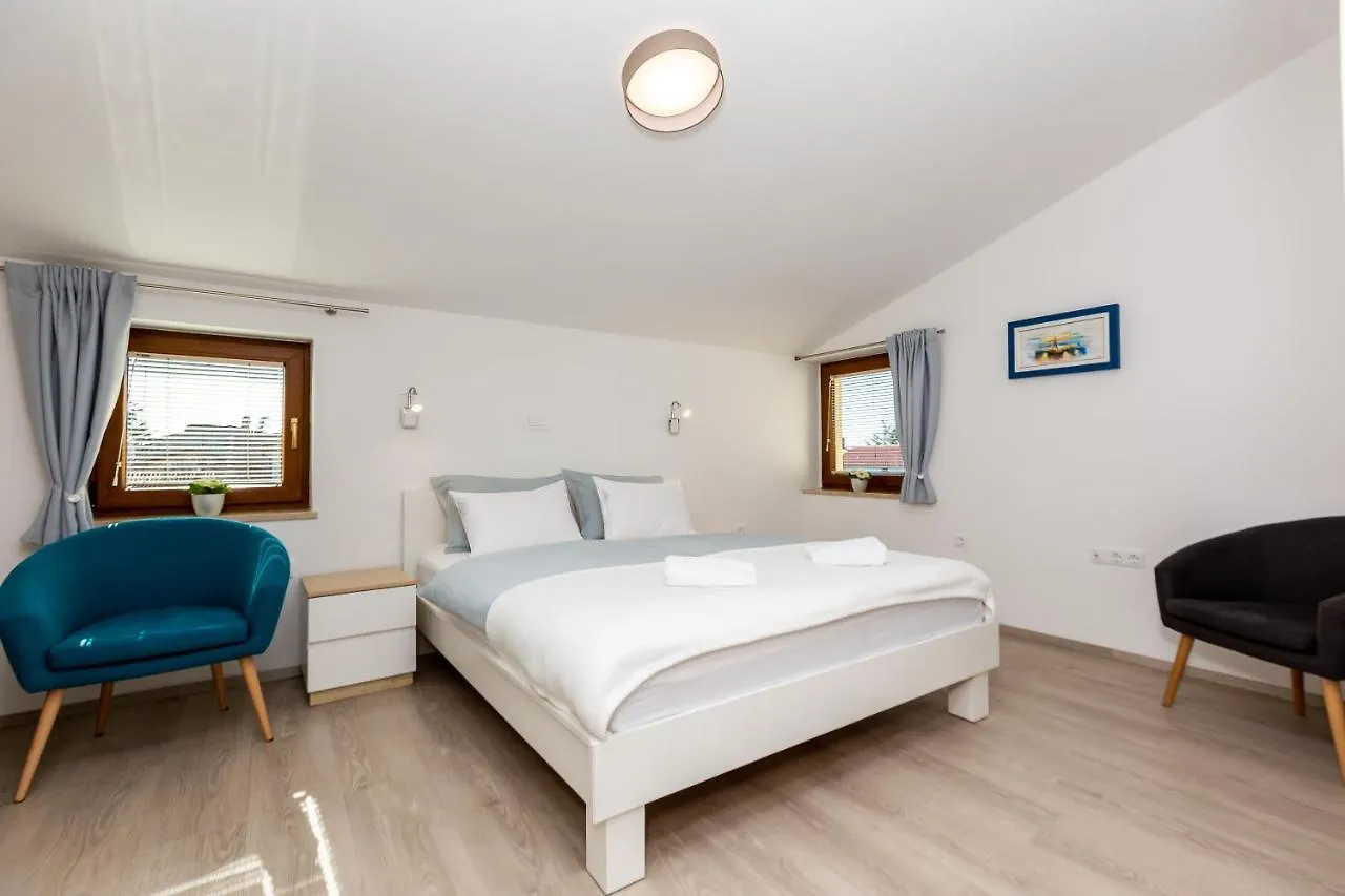 Apartments Krusec 풀라