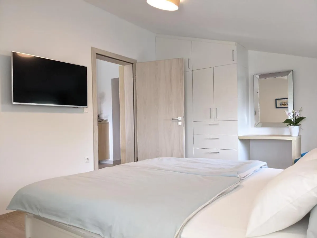 Apartments Krusec 풀라